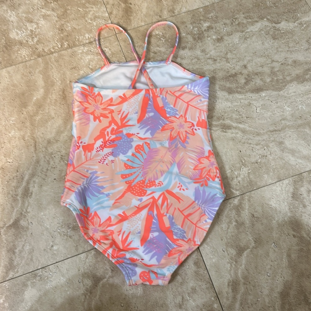Girls swim - Picture 2 of 3